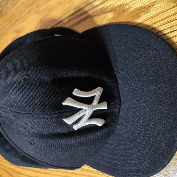 NY YANKEES Offical On Field CAP!! - Picture 3 of 7